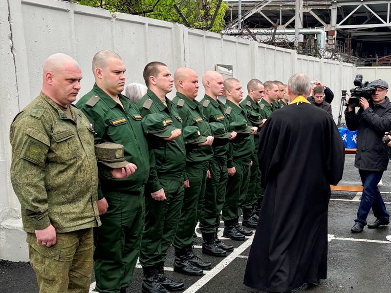 Священнослужители Липецкой епархии приняли участие в церемонии отправки новобранцев весеннего призыва на службу в рядах Вооруженных сил РФ