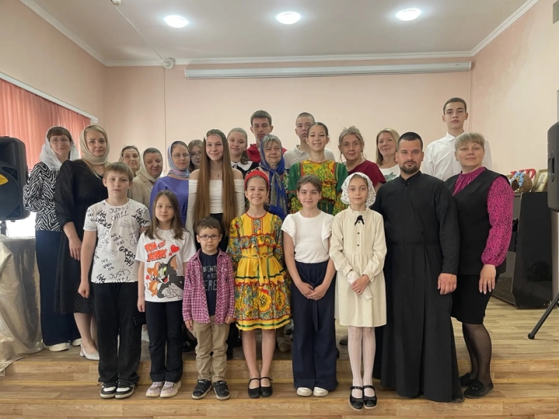 В воскресной школе &laquo;Лествица&raquo; храма Всех святых, в земле Российской просиявших, г. Липецка чествовали выпускников