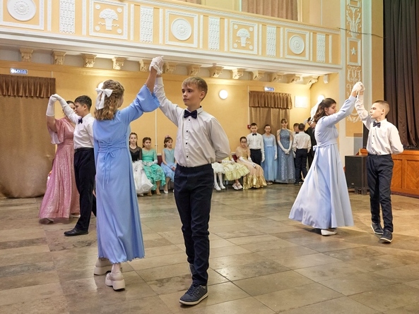 Воспитанники воскресных школ храмов 1-го Липецкого ЦО стали участниками Сретенского бала